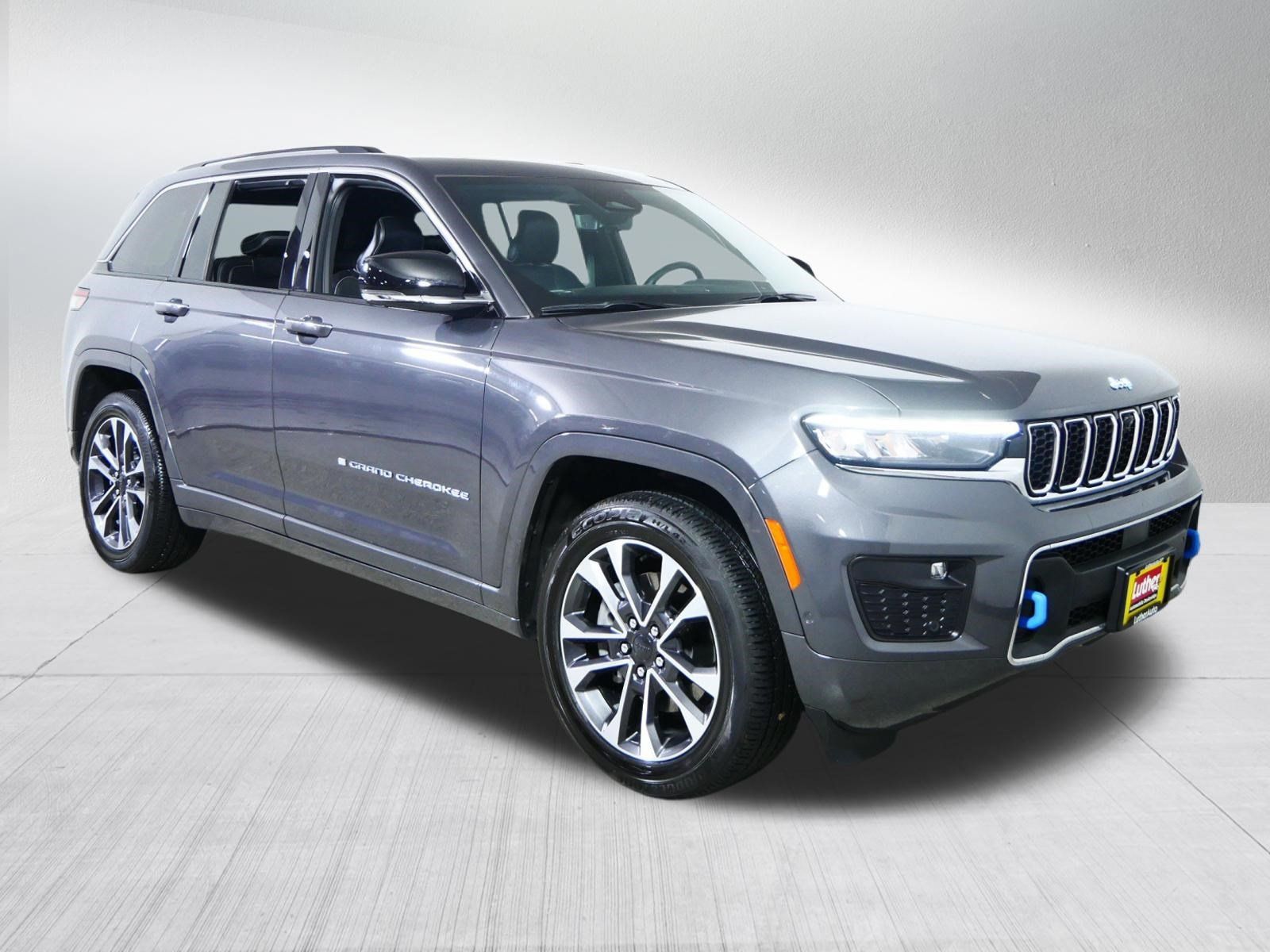 Used 2024 Jeep Grand Cherokee Overland w/ Advanced Protech Group III AWD/4WD image 1