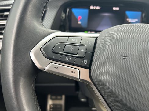 Certified 2025 Volkswagen Atlas Cross Sport SEL R-Line image 19