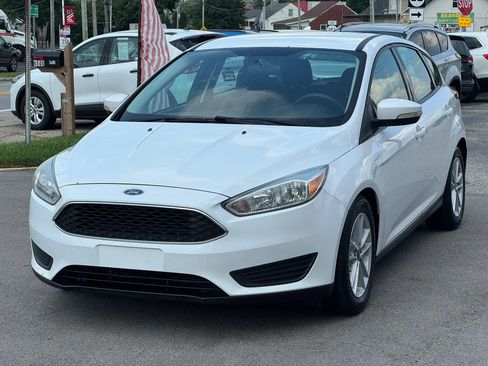 Used 2017 Ford Focus SE FWD image 2