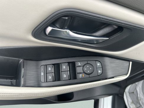 Used 2024 Nissan Rogue SV image 15