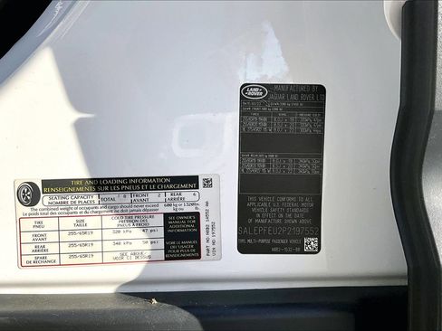 Used 2023 Land Rover Defender 130 SE image 35