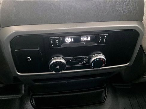 Used 2018 Ford Expedition XLT image 10