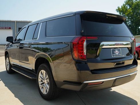 Used 2024 GMC Yukon XL SLT w/ SLT Luxury Package AWD/4WD image 4