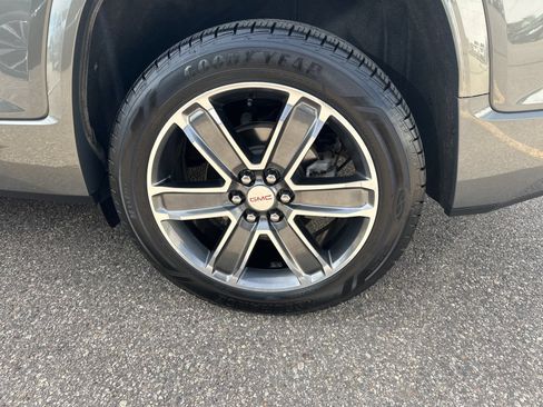 Used 2018 GMC Acadia Denali AWD/4WD image 9