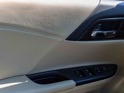 Used 2017 Honda Accord EX-L image 15