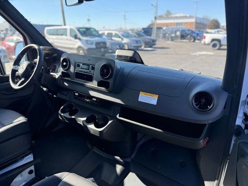 Used 2025 Mercedes-Benz Sprinter 2500 image 20