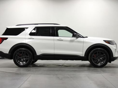 New 2026 Ford Explorer ST-Line w/ ST-Line Street Pack image 3