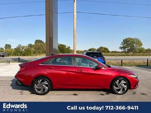 New 2025 Hyundai Elantra SEL image 4