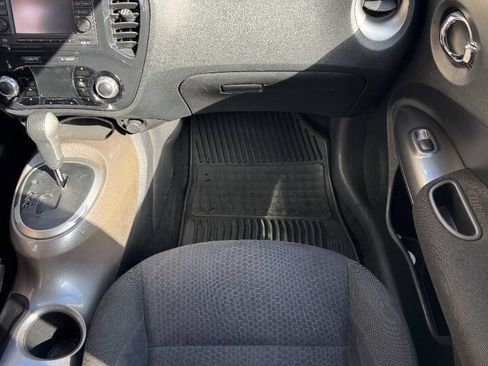 Used 2011 Nissan Juke SV FWD image 14
