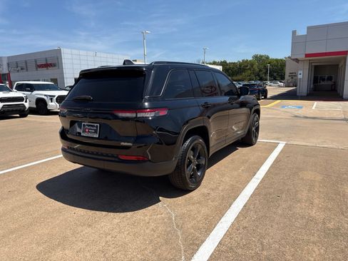 Used 2023 Jeep Grand Cherokee Altitude AWD/4WD image 22