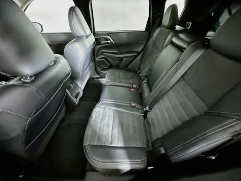 Used 2024 Mitsubishi Outlander SE AWD/4WD image 28