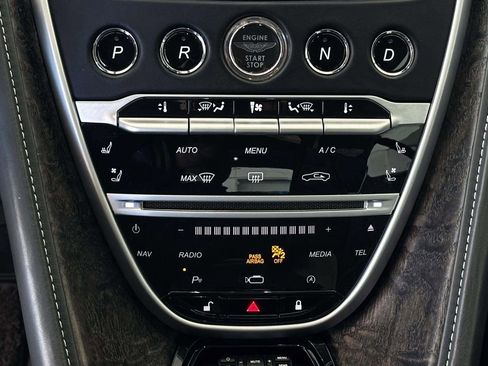 Used 2022 Aston Martin DB11 Coupe RWD image 32