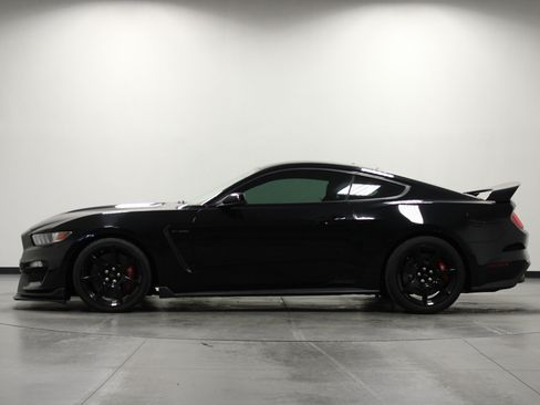 Used 2017 Ford Mustang Shelby GT350R w/ GT350R Equipment Group 920A RWD image 7