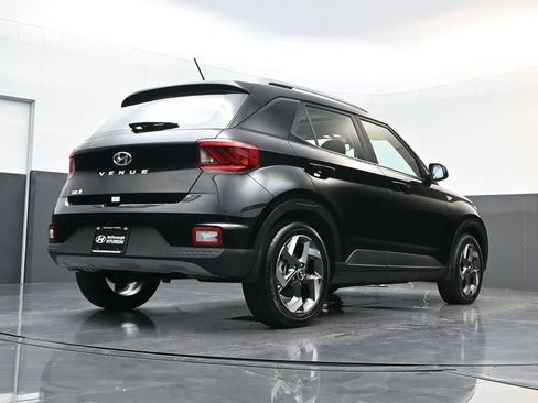 Certified 2025 Hyundai Venue SEL image 25