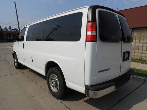 Used 2016 Chevrolet Express 2500 LT w/ LT Preferred Equipment Group RWD image 5