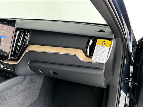 New 2026 Volvo XC60 B5 Core AWD/4WD image 9