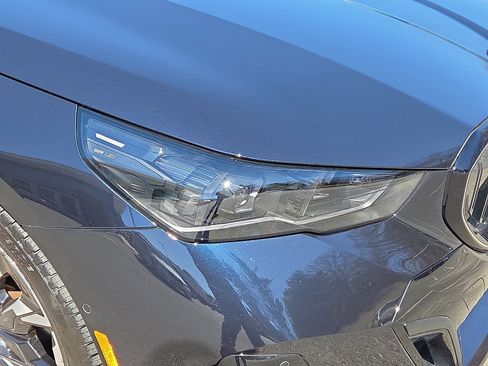 Used 2025 BMW i5 xDrive40 w/ Executive Package image 9