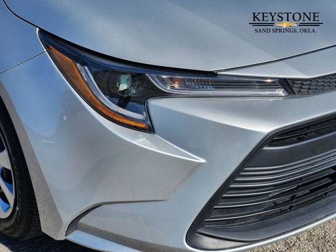 Used 2025 Toyota Corolla LE image 9