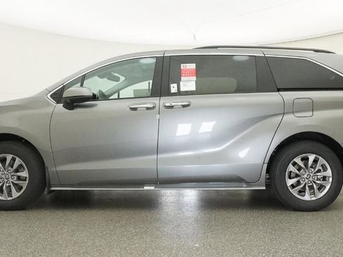 New 2026 Toyota Sienna XLE FWD image 19