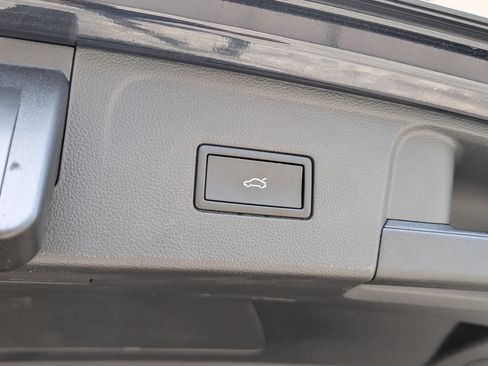 Used 2025 Volkswagen Atlas SE FWD image 20