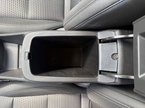 Used 2025 Chevrolet Trax LT w/ LT Convenience Package image 39