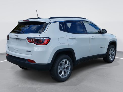 New 2026 Jeep Compass Latitude image 5
