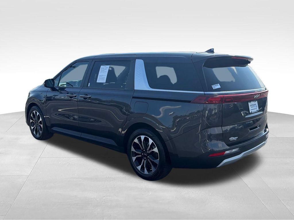 Used 2023 Kia Carnival EX FWD image 4
