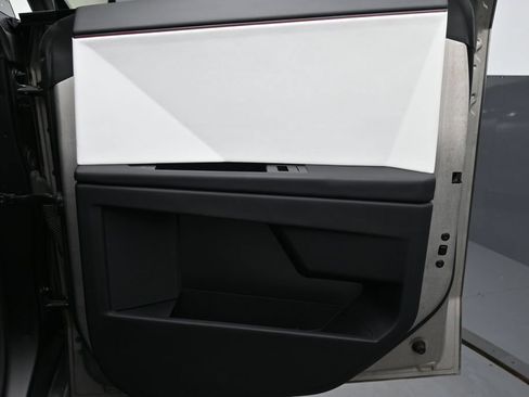 Used 2024 Tesla Cybertruck AWD Crew Cab image 24