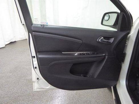 Used 2015 Dodge Journey Crossroad w/ Flexible Seating Group image 21