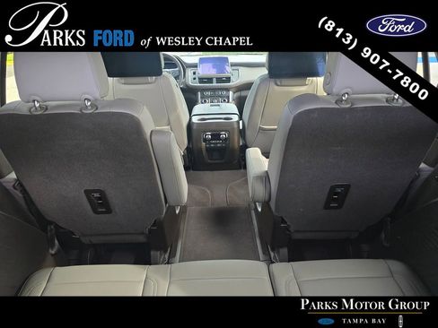 Used 2024 GMC Yukon SLT w/ SLT Premium Package AWD/4WD image 8