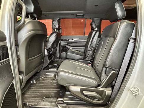 Certified 2022 Jeep Wagoneer Series III w/ Premium Group I AWD/4WD image 44