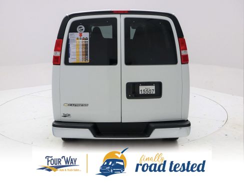 Used 2025 Chevrolet Express 3500 LT w/ LT Preferred Equipment Group RWD image 5
