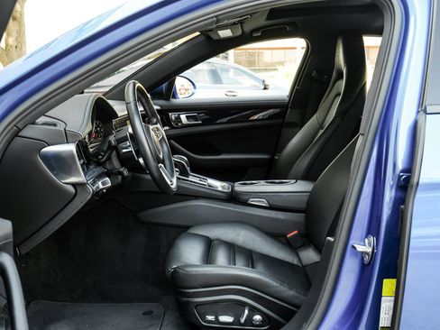 Used 2018 Porsche Panamera 4 AWD/4WD image 3