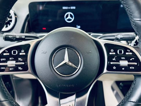 Used 2023 Mercedes-Benz GLB 250 4MATIC image 9