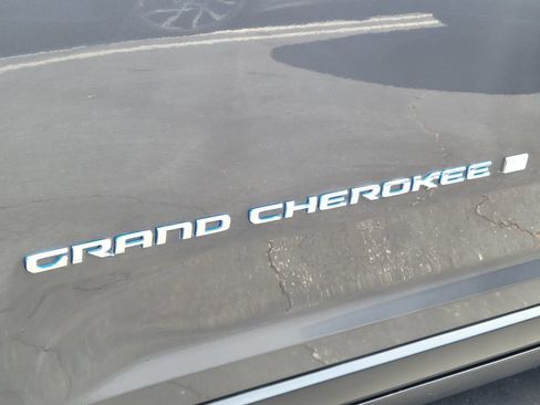 Used 2023 Jeep Grand Cherokee 4WD 4xe image 28