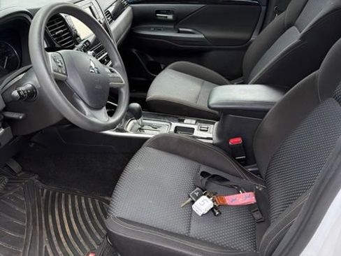 Used 2020 Mitsubishi Outlander ES FWD image 7