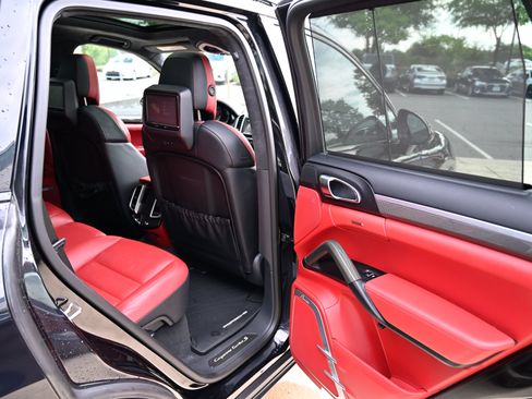 Used 2016 Porsche Cayenne Turbo S AWD/4WD image 51