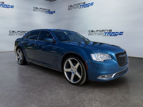 Used 2021 Chrysler 300 Touring w/ Driver Convenience Group image 3