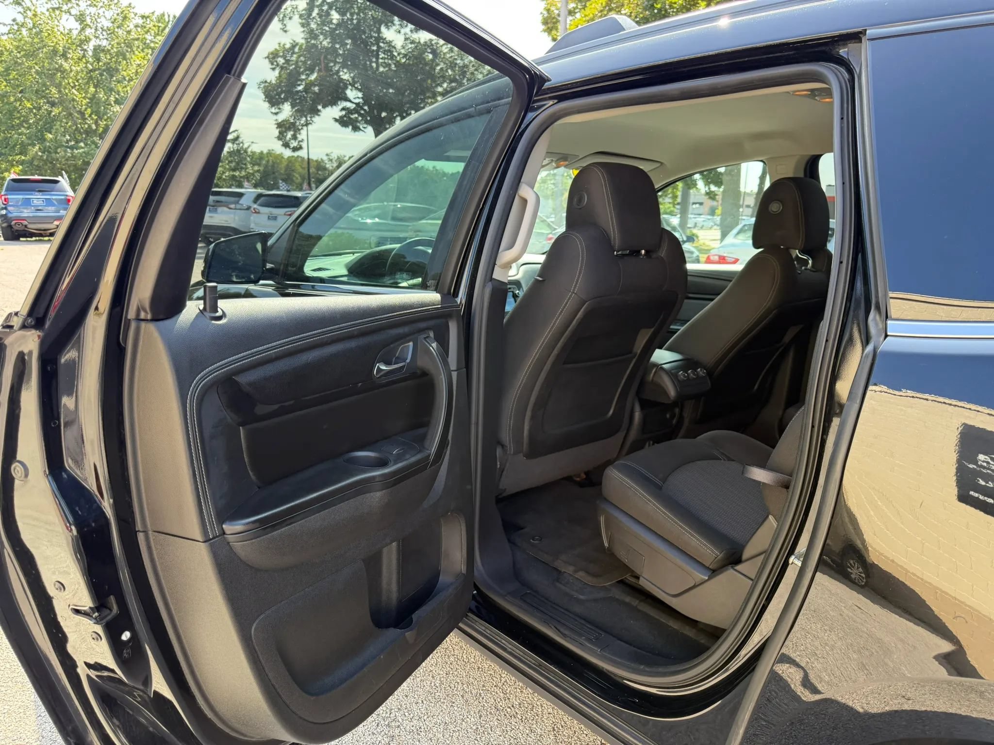 Used 2017 Chevrolet Traverse LT w/ Style and Technology Package AWD/4WD image 12