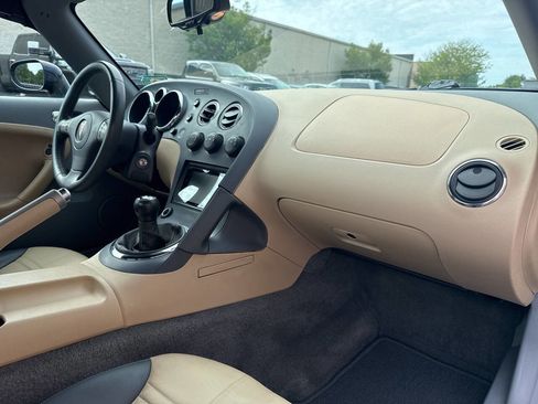 Used 2006 Pontiac Solstice Convertible w/ Premium Package RWD image 32