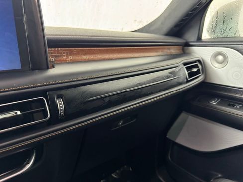 Certified 2025 Lincoln Aviator Black Label image 45