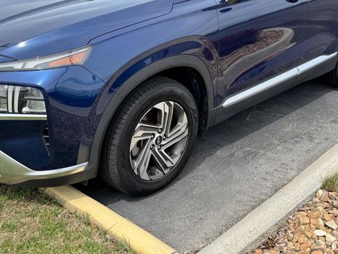 Certified 2022 Hyundai Santa Fe SEL w/ Convenience + Premium Package image 4