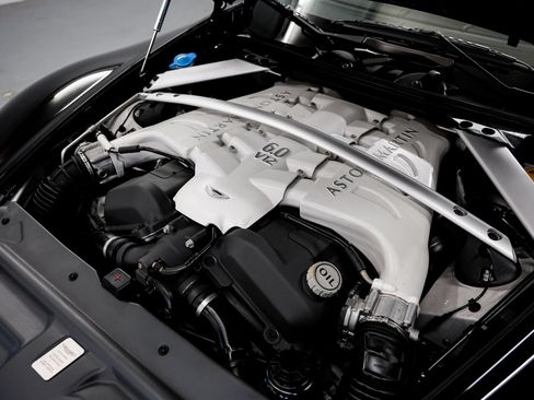 Used 2009 Aston Martin DBS Coupe RWD image 40