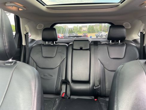 Used 2018 Ford Edge Titanium w/ Equipment Group 301A AWD/4WD image 19