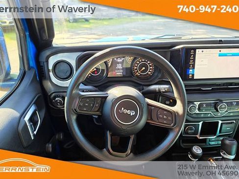 Used 2024 Jeep Gladiator Sport AWD/4WD image 19