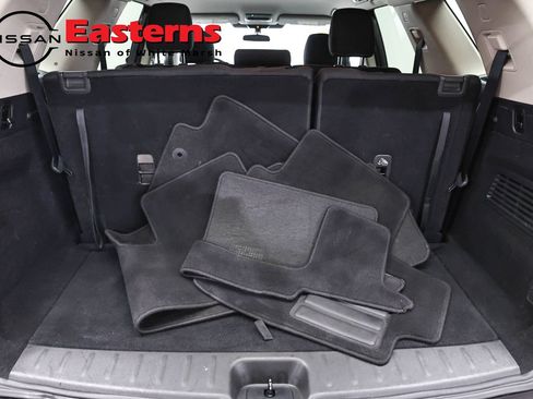 Used 2022 Nissan Pathfinder SV AWD/4WD image 9