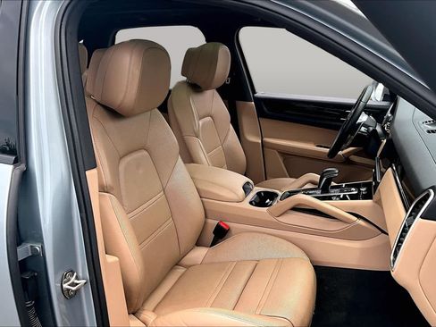 Used 2021 Porsche Cayenne AWD/4WD image 15