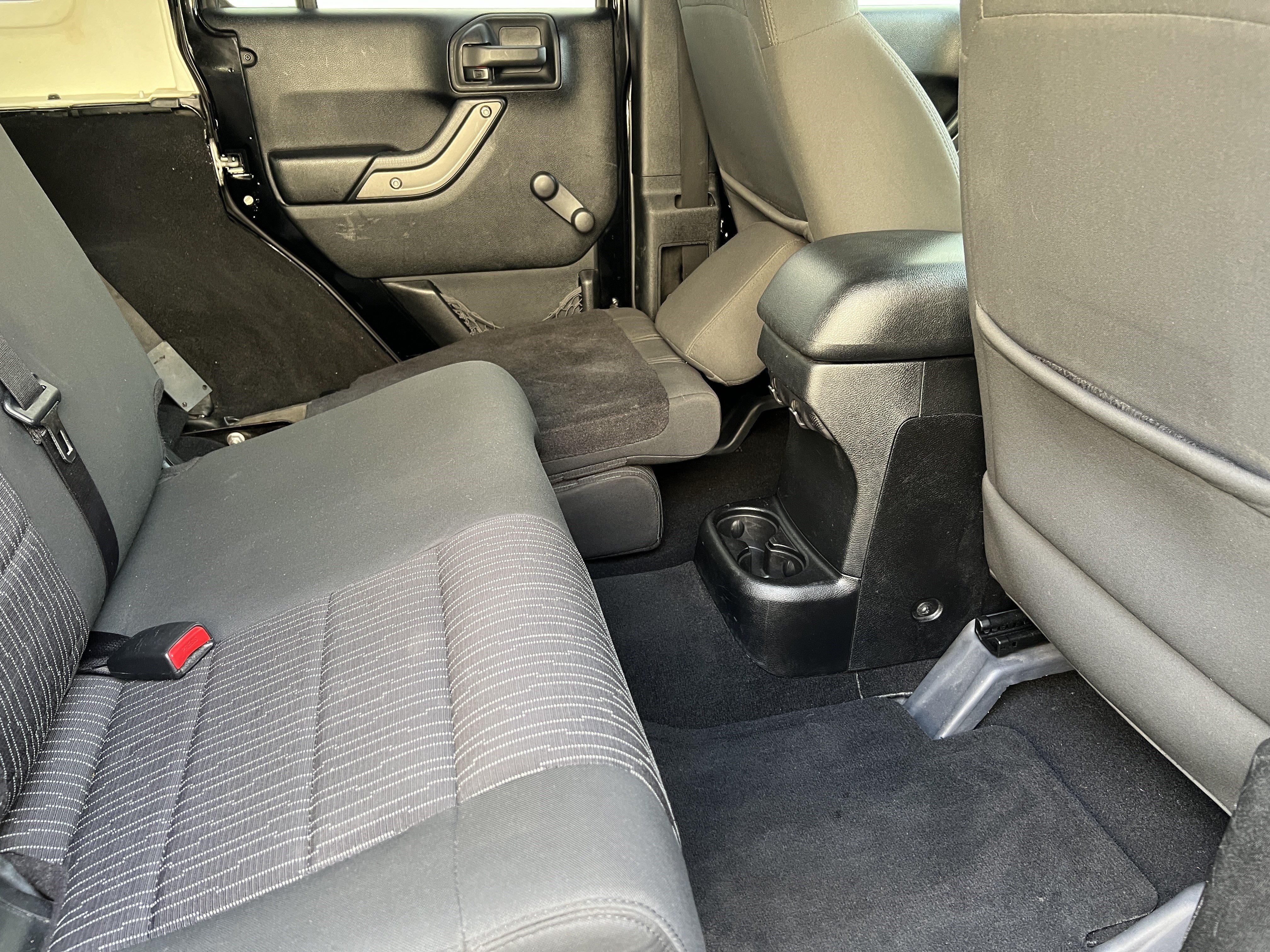 Used 2012 Jeep Wrangler Unlimited Sport AWD/4WD image 19