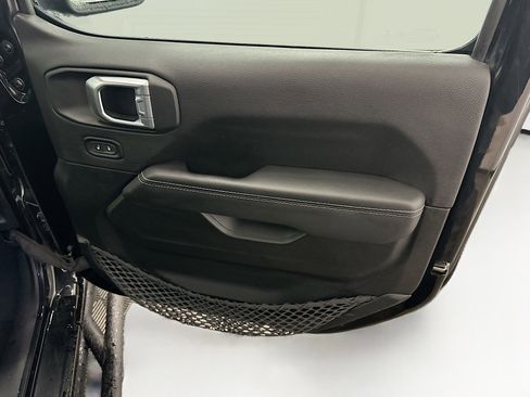 Used 2023 Jeep Wrangler Sahara w/ Cold Weather Group image 32