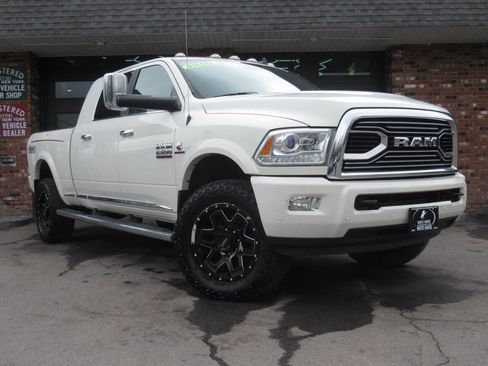 Used 2017 RAM 2500 Limited AWD/4WD image 2